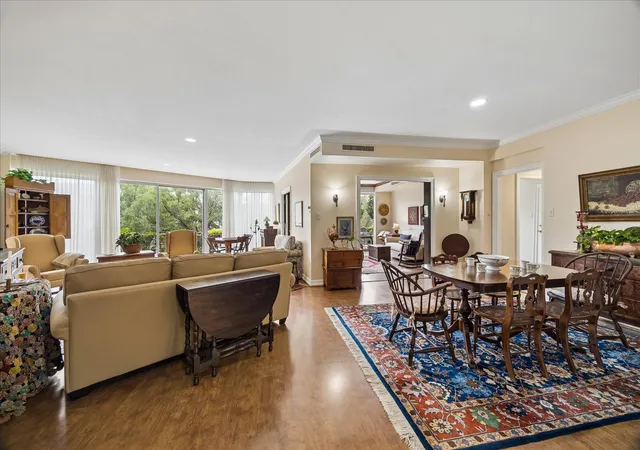 4th image of 5050 Woodway Dr, Houston, TX 77056
