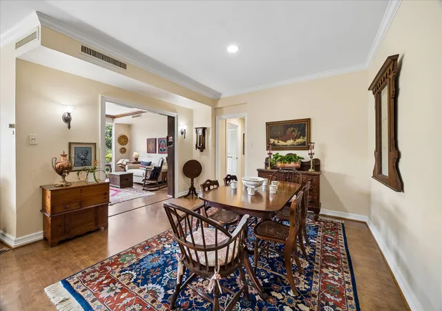 5th image of 5050 Woodway Dr, Houston, TX 77056