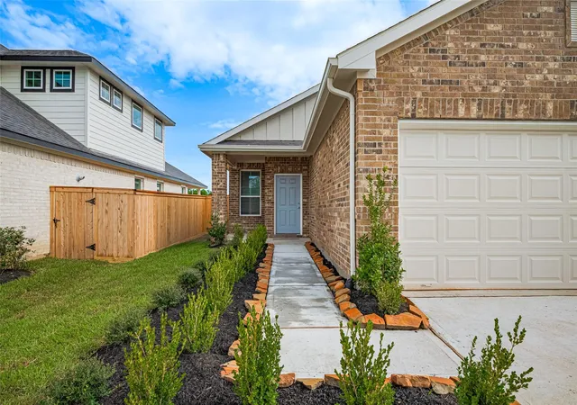 Photo 3 of Single family home for sale at 340 Stone Placa Trl, Brookshire, TX 77423 | MLS# 95854530 | Listing updated on 2026-09-18