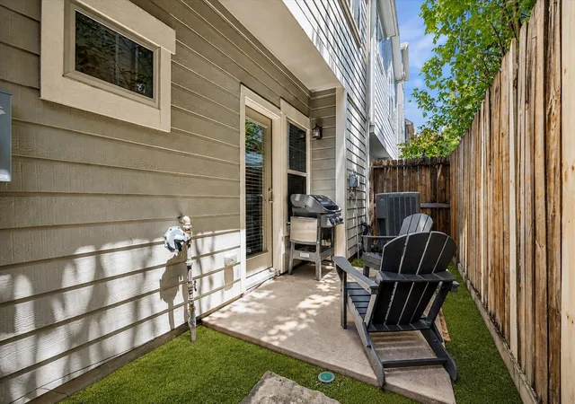 2nd image of 766 Nicholson St, Houston, TX 77007 | MLS# 56369629