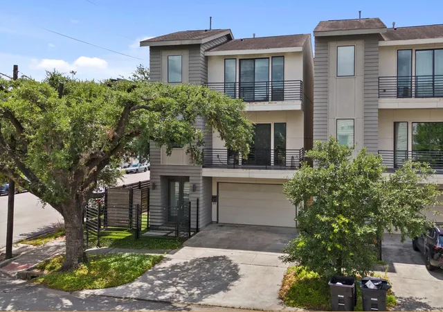 Photo 2 of Sale Pending at 2518 Pease St, Houston, TX 77003 | MLS# 22205219 | Listing updated on 2026-09-18