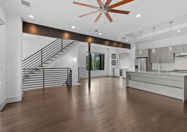 Photo 3 of Sale Pending at 2518 Pease St, Houston, TX 77003 | MLS# 22205219 | Listing updated on 2026-09-18
