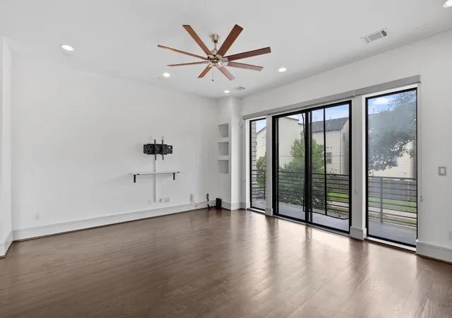 Photo 4 of Sale Pending at 2518 Pease St, Houston, TX 77003 | MLS# 22205219 | Listing updated on 2026-09-18