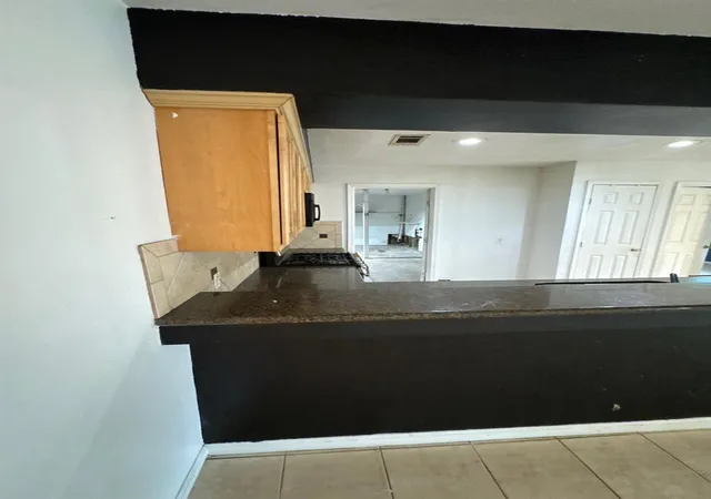 6th image of 3911 Dolphin Ln, La Porte, TX 77571 | MLS# 5289613