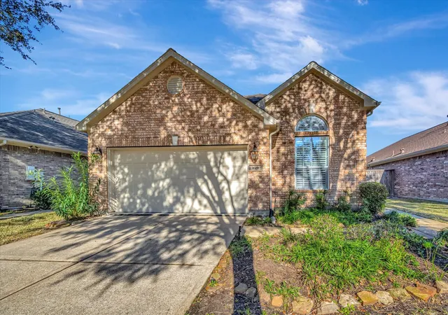 2nd image of 1619 Berlino Dr, Pearland, TX 77581 | MLS# 58604232