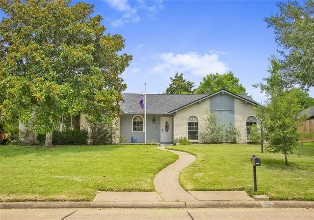 Homes for sale in Friendswood, TX | 5451 Appleblossom Ln, Friendswood, TX 77546 | MLS# 83873445