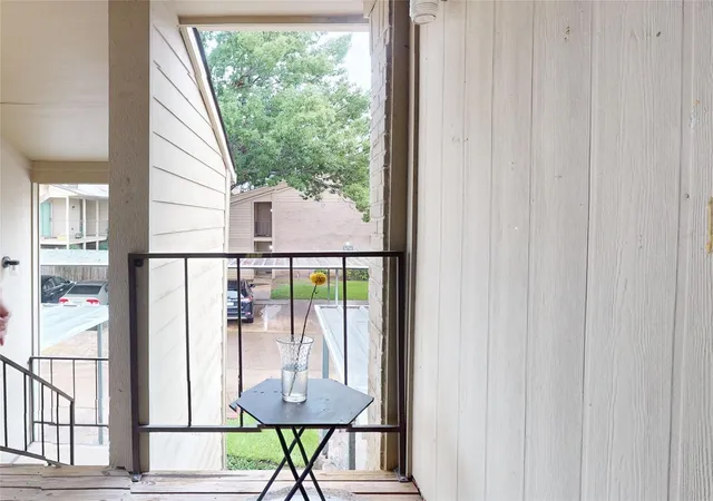 3rd image of 700 Thicket Ln #306, Houston, TX 77079 | MLS# 21331653