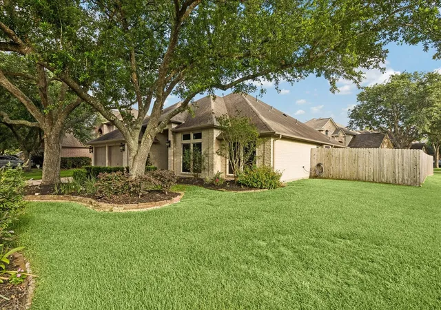 Homes for sale in League City, TX | 140 Greenridge Cir, League City, TX 77573 | MLS# 84457346