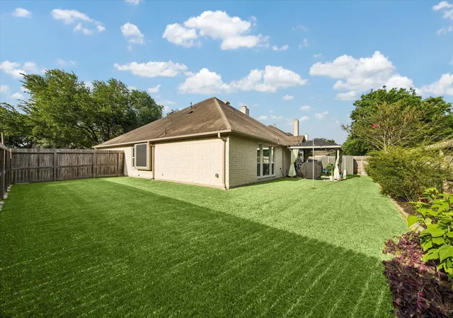 Homes for sale in League City, TX | 140 Greenridge Cir, League City, TX 77573 | MLS# 84457346