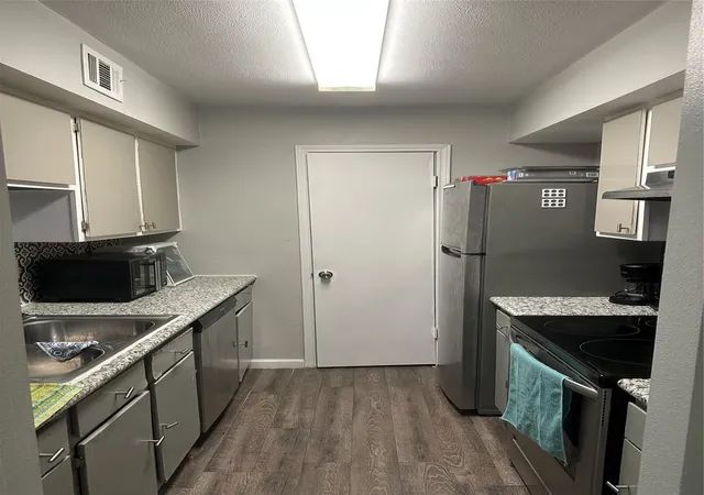 2nd image of 12615 Brookglade Cir #5, Houston, TX 77099 | MLS# 41274284