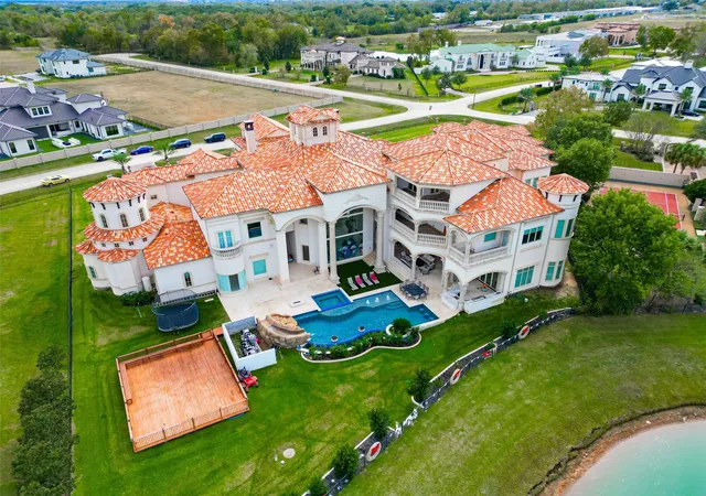 3rd image of 41 Cadence Ct, Richmond, TX 77469 | MLS# 89262352