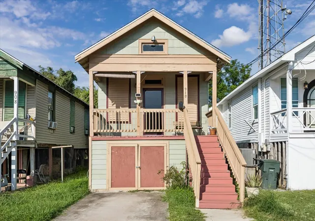 1st image of 910 32nd St, Galveston, TX 77550 | MLS# 40013021