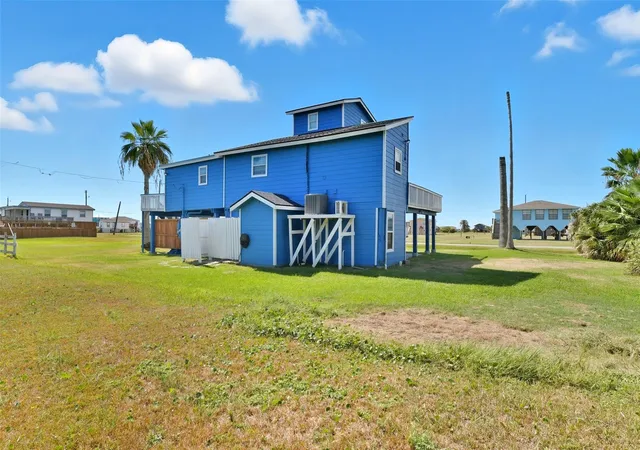 Photo 4 of Single family home for sale at 3917 3rd Street, Galveston, TX 77554 | MLS# 17620234 | Listing updated on 2026-08-27