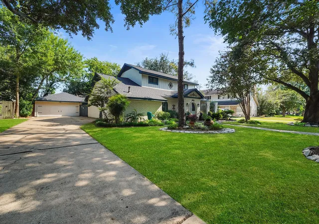 Photo 3 of Single family home for sale at 14014 Locke Ln, Houston, TX 77077 | MLS# 75281197 | Listing updated on 2026-08-15