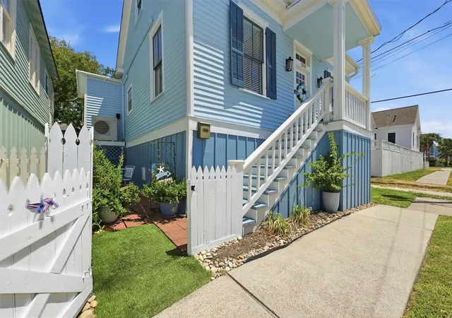 3rd image of 1310 19Th St, Galveston, TX 77550 | MLS# 17257341
