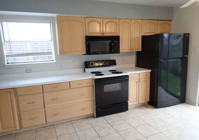 Photo 4 of Sale Pending at 11539 Bellerive Dr, Houston, TX 77072 | MLS# 87513527 | Listing updated on 2026-09-08