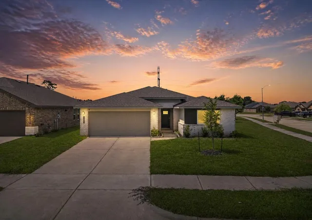 Homes for sale in Baytown, TX | 1702 Plantation Pl, Baytown, TX 77523 | MLS# 46554536