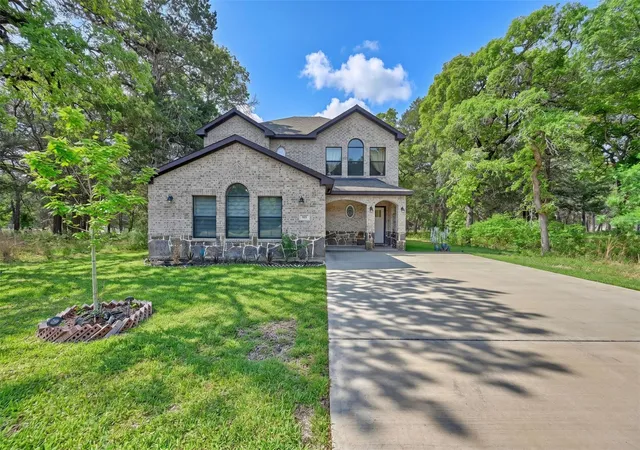 Homes for sale in New Ulm, TX | 305 Pinehurst Dr Dr, New Ulm, TX 78950 | MLS# 71062967