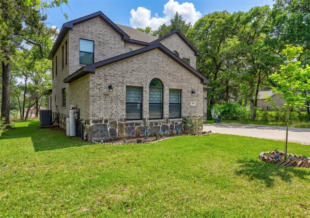 Homes for sale in New Ulm, TX | 305 Pinehurst Dr Dr, New Ulm, TX 78950 | MLS# 71062967