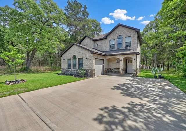 Photo 3 of Single family home for sale at 305 Pinehurst Dr, New Ulm, TX 78950 | MLS# 71062967 | Listing updated on 2026-08-21