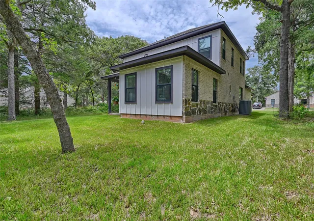 Homes for sale in New Ulm, TX | 305 Pinehurst Dr Dr, New Ulm, TX 78950 | MLS# 71062967