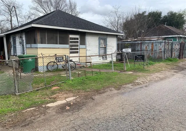 4th image of 3226 Des Chsumes, Houston, TX 77026 | MLS# 16486943