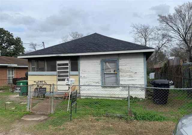6th image of 3226 Des Chsumes, Houston, TX 77026 | MLS# 16486943