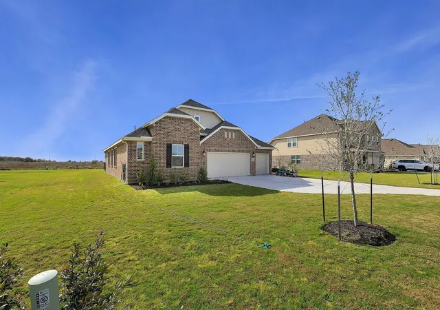 Photo 3 of Single family home for sale at 406 Cane Xing Lake Dr, Sealy, TX 77474 | MLS# 25481196 | Listing updated on 2026-04-11