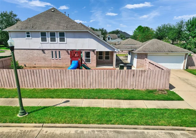Photo 4 of Single family home for sale at 3902 Breaux Bridge Ln, Sugar Land, TX 77479 | MLS# 56212408 | Listing updated on 2026-10-05
