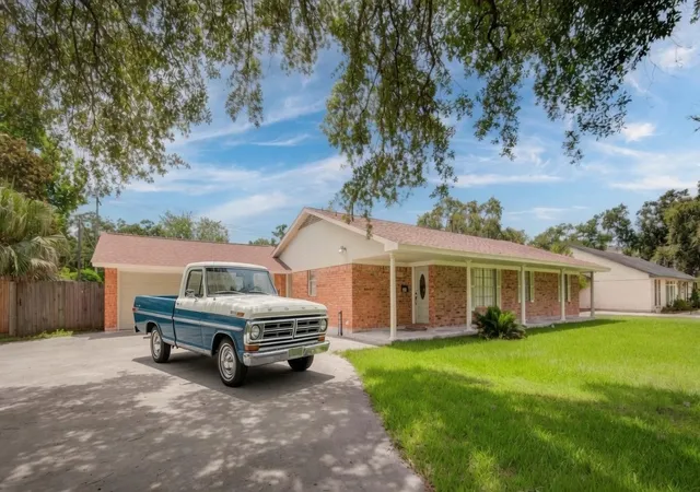 1st image of 115 S Cedar St, Lake Jackson, TX 77566 | MLS# 24797623
