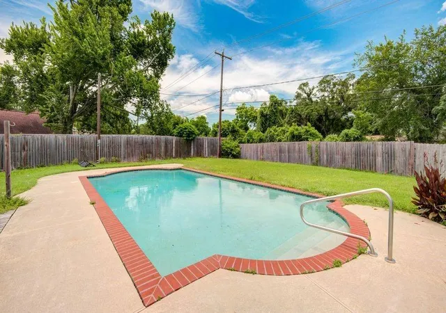 41st image of 115 S Cedar St, Lake Jackson, TX 77566 | MLS# 24797623
