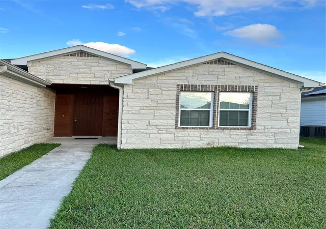2nd image of 1084 Road 5203, Cleveland, TX 77327 | MLS# 47995865