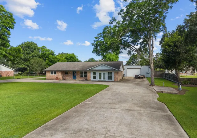 1st image of 7010 Bluebird Ln, Alvin, TX 77511 | MLS# 81481559