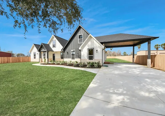 Photo 1 of Single family home for sale at 5811 County Rd 675b, Rosharon, TX 77583 | MLS# 10165535 | Listing updated on 2026-08-15