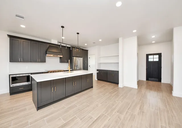 Photo 4 of Single family home for sale at 5811 County Rd 675b, Rosharon, TX 77583 | MLS# 10165535 | Listing updated on 2026-08-15