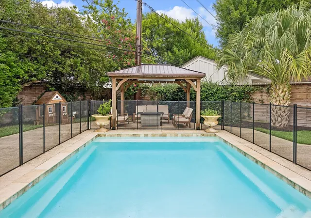 2nd image of 2503 Stoney Brook Dr, Houston, TX 77063 | MLS# 75906566