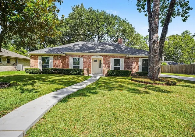 1st image of 2817 Frostwood Circle, Dickinson, TX 77539 | MLS# 51620334