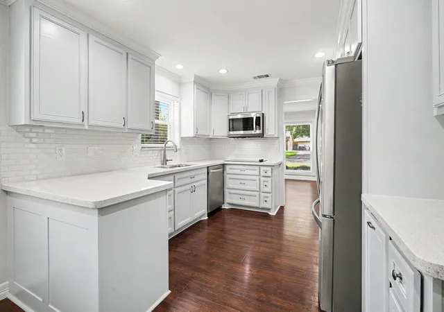 3rd image of 2817 Frostwood Circle, Dickinson, TX 77539 | MLS# 51620334