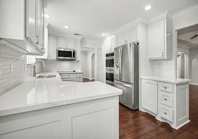 4th image of 2817 Frostwood Circle, Dickinson, TX 77539 | MLS# 51620334
