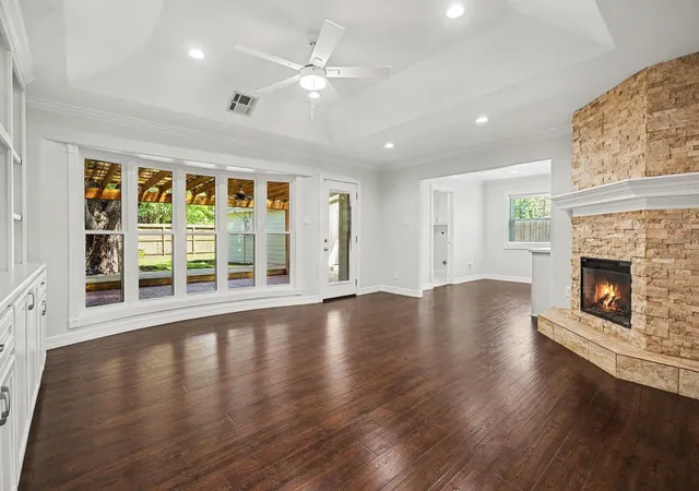 5th image of 2817 Frostwood Circle, Dickinson, TX 77539 | MLS# 51620334