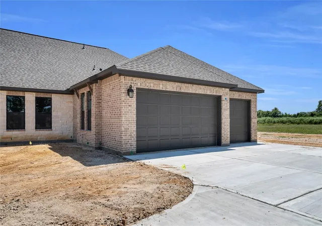 Photo 3 of Single family home for sale at 301 Seguin Dr, New Waverly, TX 77358 | MLS# 45199138 | Listing updated on 2026-09-20