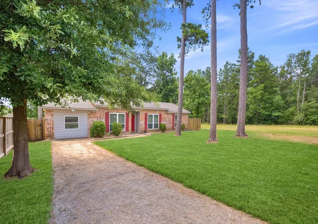 Photo 3 of Single family home for sale at 1835 S 3rd Street, Conroe, TX 77301 | MLS# 11338117 | Listing updated on 2026-09-01