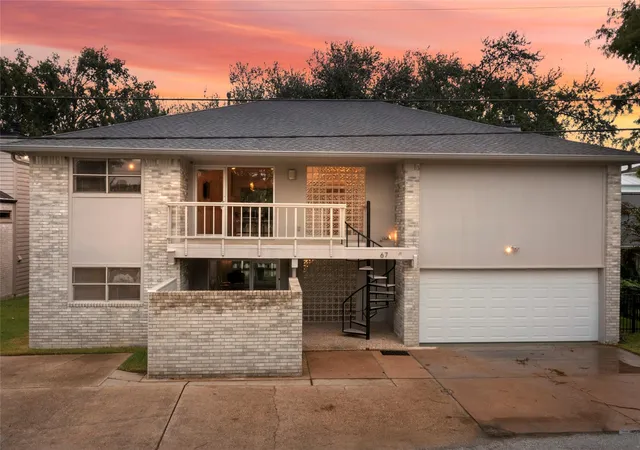 Homes for sale in Kemah, TX | 67 Harbor Ln, Kemah, TX 77565 | MLS# 42681902