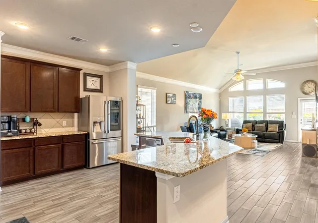 4th image of 12901 Ocean Breeze Ln, La Marque, TX 77568 | MLS# 19026954