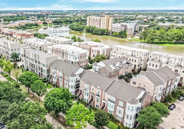 2nd image of 1374 Lake Pointe Pkwy, Sugar Land, TX 77478 | MLS# 91610098