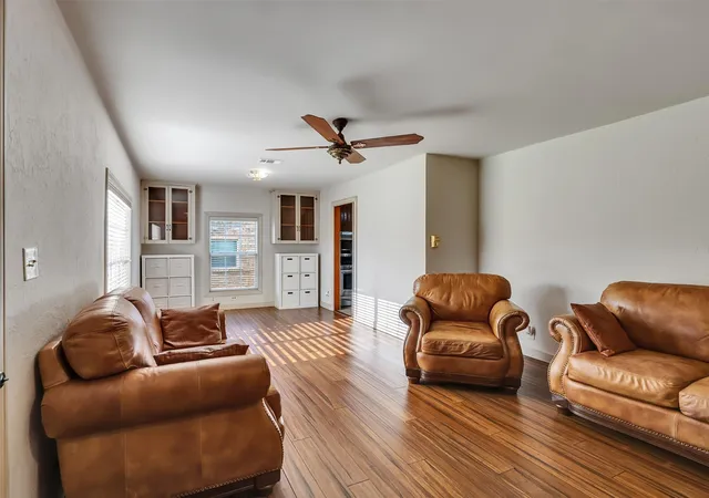 4th image of 1212 Layton St, Baytown, TX 77520 | MLS# 15382121