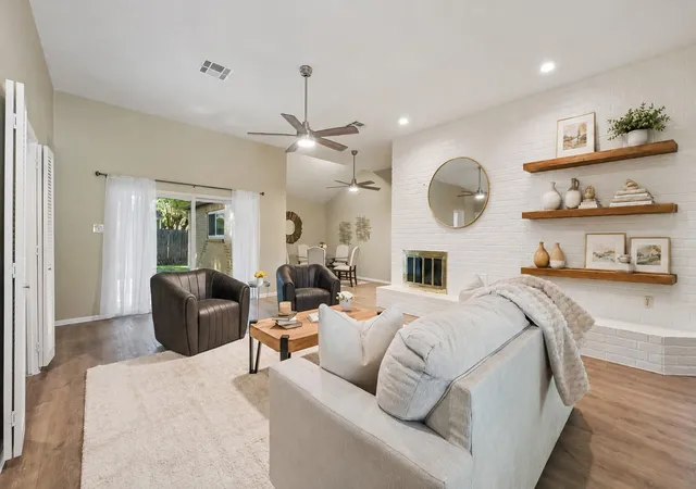 Photo 3 of Sale Pending at 11410 Overbrook Ln, Houston, TX 77077 | MLS# 95887108 | Listing updated on 2026-09-20