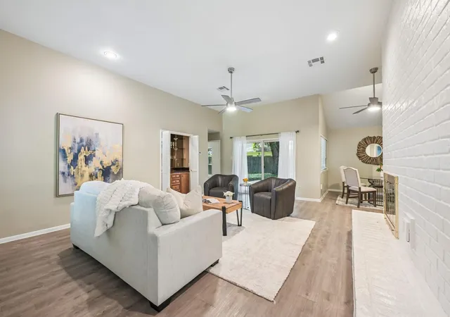 Photo 4 of Sale Pending at 11410 Overbrook Ln, Houston, TX 77077 | MLS# 95887108 | Listing updated on 2026-09-20