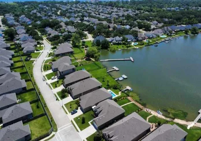 Photo 2 of Sale Pending at 1423 Friendship Trl, Seabrook, TX 77586 | MLS# 83267029 | Listing updated on 2026-09-10