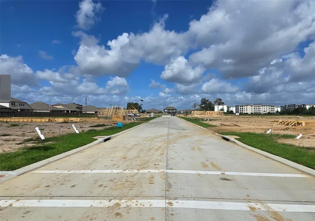 Photo 4 of Sale Pending at 1423 Friendship Trl, Seabrook, TX 77586 | MLS# 83267029 | Listing updated on 2026-09-10